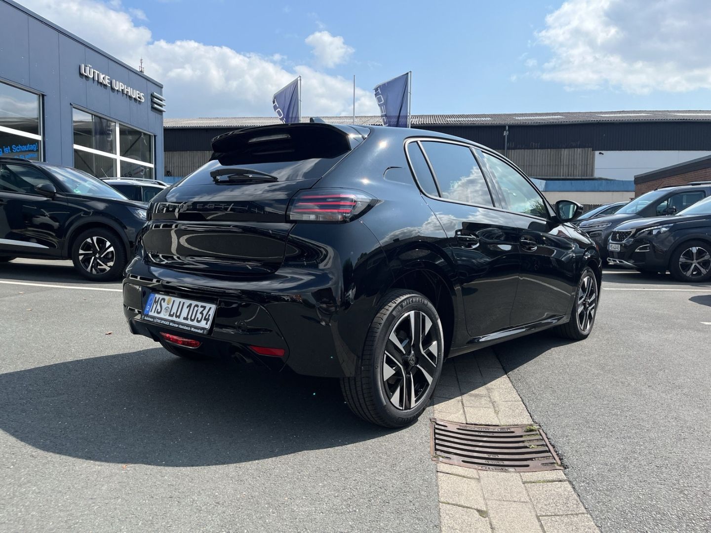 Fahrzeugabbildung Peugeot 208 1.2 EU6d Allure PureTech 100 Navi 360 Kamera