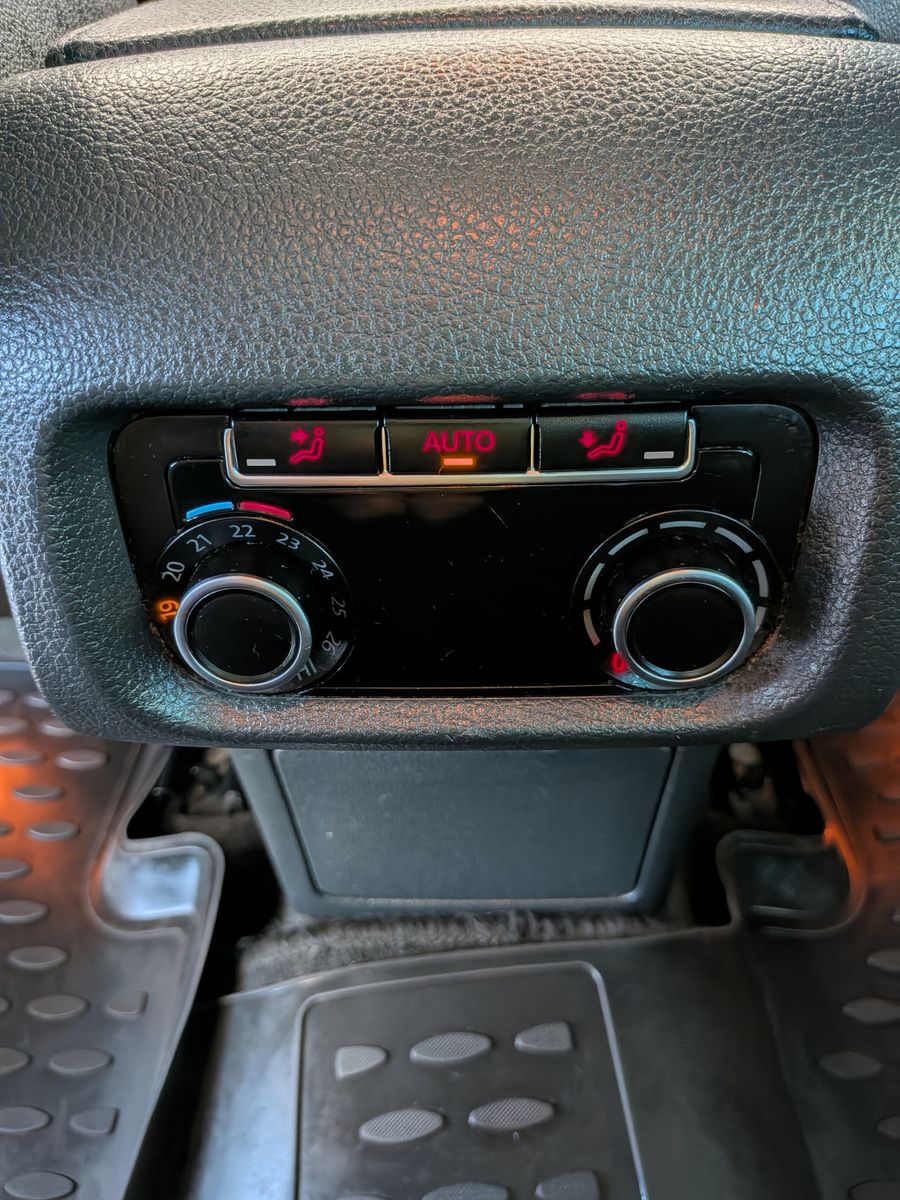 Fahrzeugabbildung SEAT Alhambra FR-Line Allrad BI-Xenon Cam 7-Sitz AHK