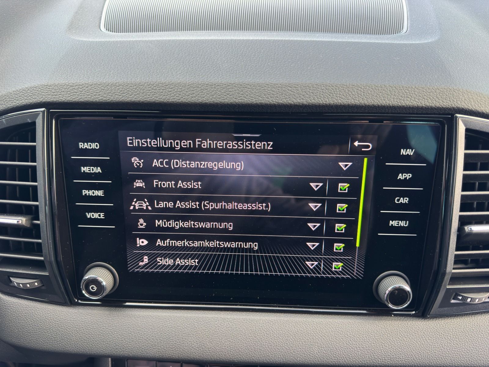 Fahrzeugabbildung SKODA Karoq Sportline 1.5TSI DSG*360°Cam*AHK*eHeck*19Z