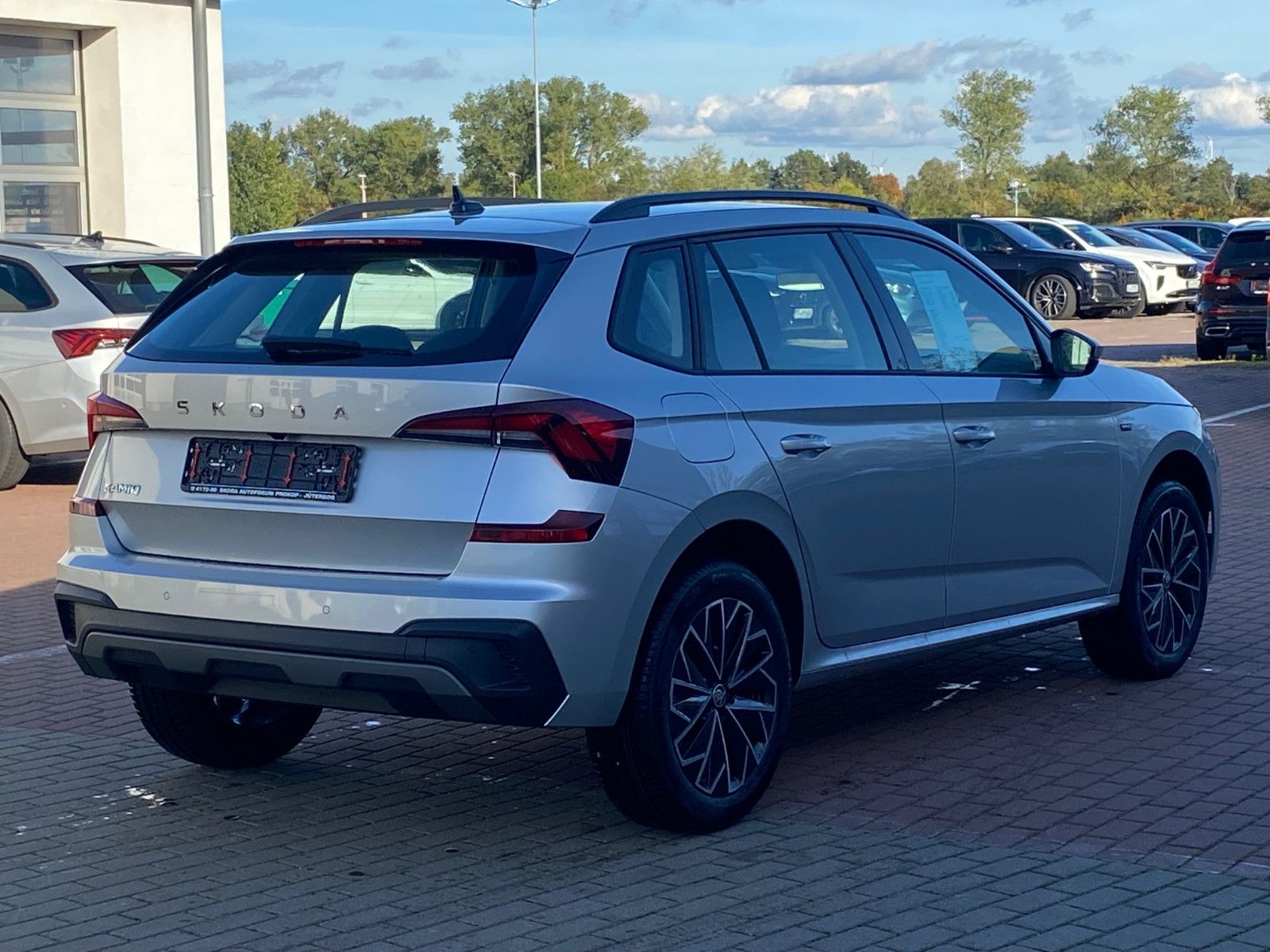 Fahrzeugabbildung SKODA Kamiq 1.0 TSI Drive *LED*FSH*KAMERA*SMARTLINK*