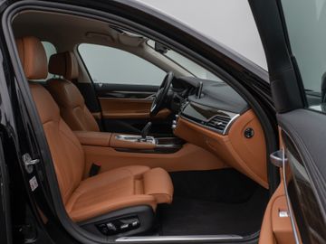 Fahrzeugabbildung BMW 730d xDr LED ACC HUD HI-FI DAB Kamera 360°