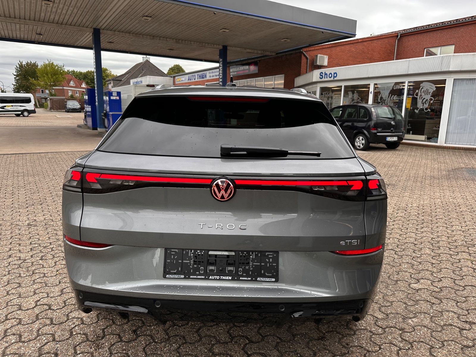 Fahrzeugabbildung Volkswagen T-Roc R Line 1.5 eTSI DSG APP/ACC/AHK/LED/eHeck