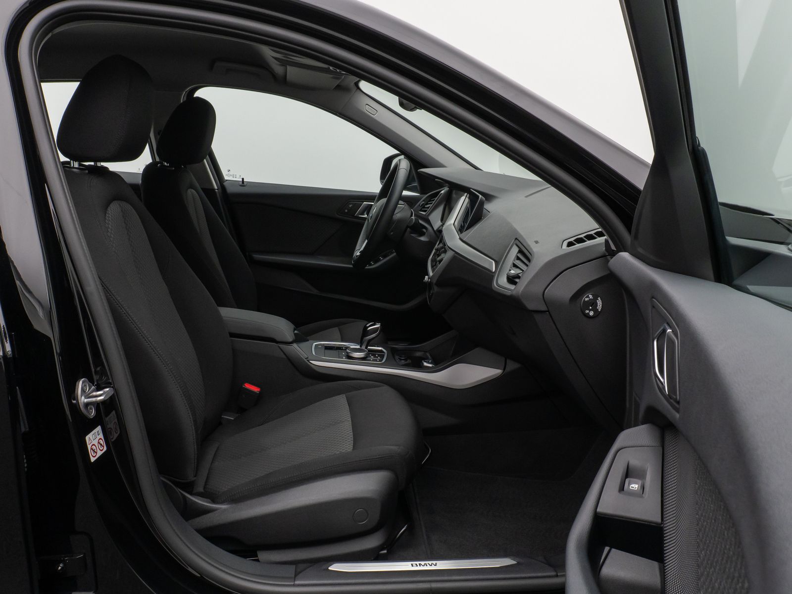 Fahrzeugabbildung BMW 118i Kamera DAB CockPitPro Geschwindigkeitsr LED