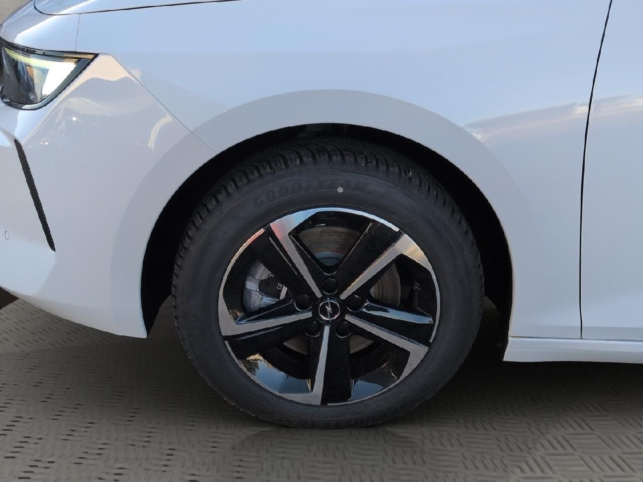 Fahrzeugabbildung Opel Astra ST 1.2T Edition - AHZV, Klimaautom, Sitzhz