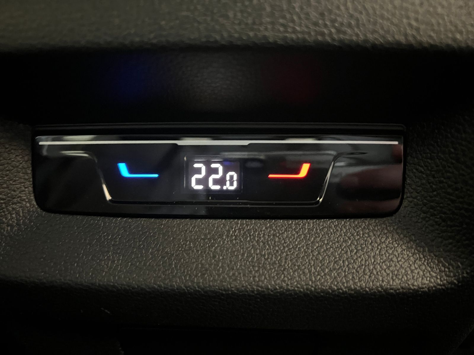 Fahrzeugabbildung Volkswagen Tiguan Life 2.0 TDI DSG *AHK, LED, Kamera, 18''-