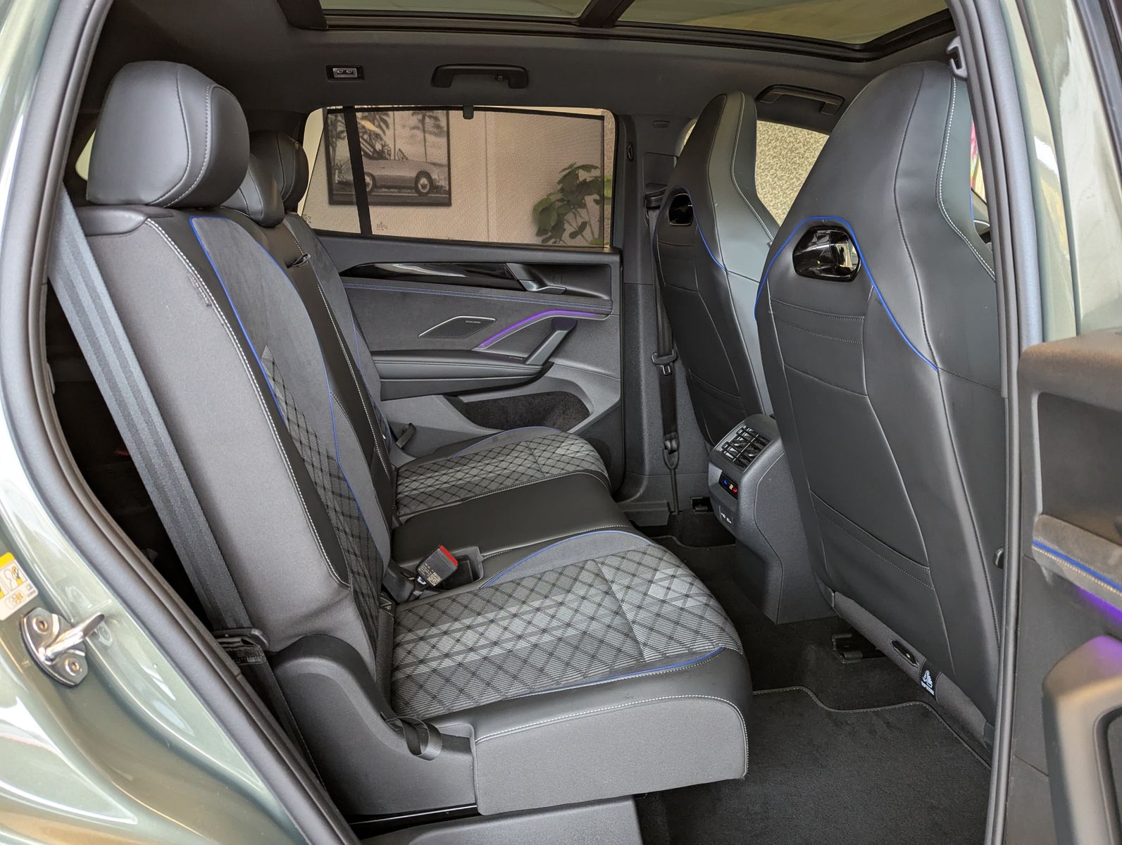 VW Tayron 2.0TDI 4M R-Line Launch Pano Black AHK 20 - Image 17