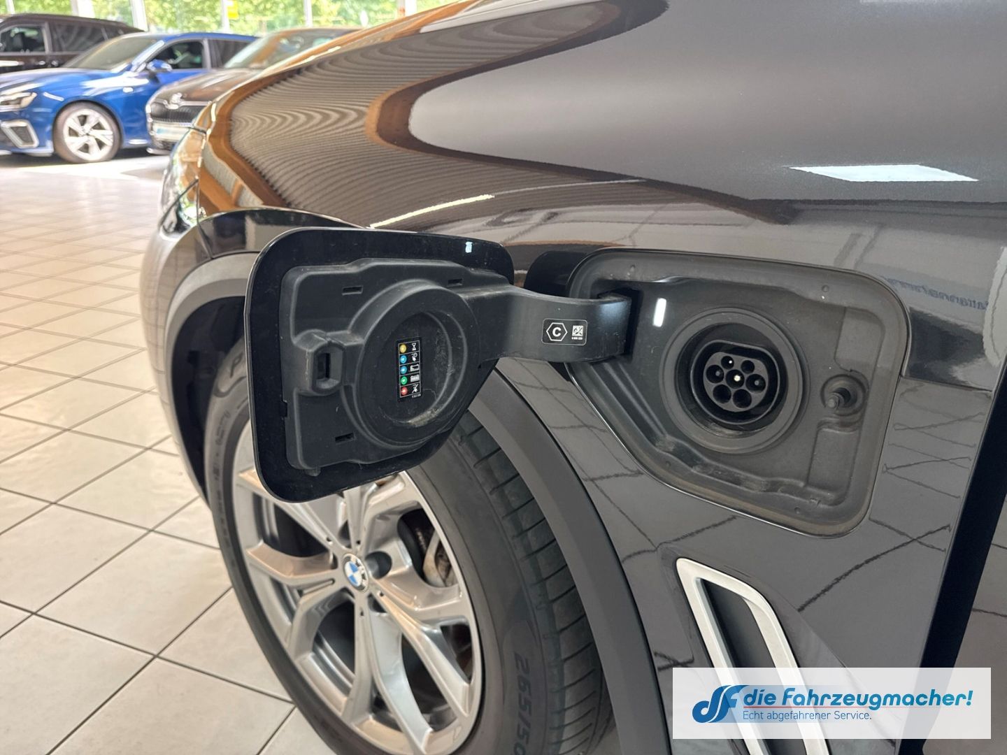 Fahrzeugabbildung BMW X5 xDrive 45 e xLine Park-Assistent Luftfederung