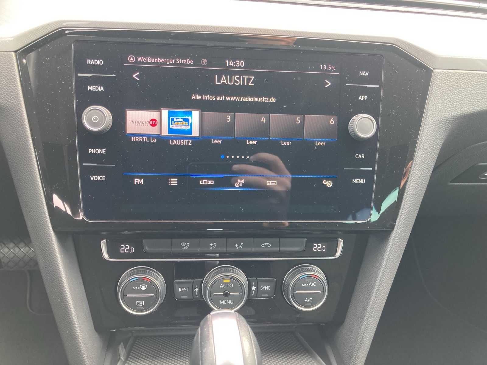 Fahrzeugabbildung Volkswagen Passat Variant BUSINESS TSI DSG LED Navi ACC SH