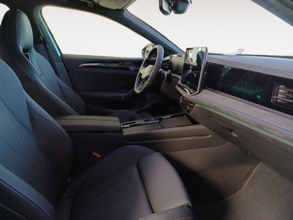 Fahrzeugabbildung Volkswagen Passat Variant 2.0 TDI 4Motion DSG R-Line Sthzg