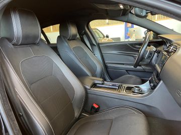 Jaguar XE R-Sport *BI-XENON*KAM*NAVI*TOUCH*LED*