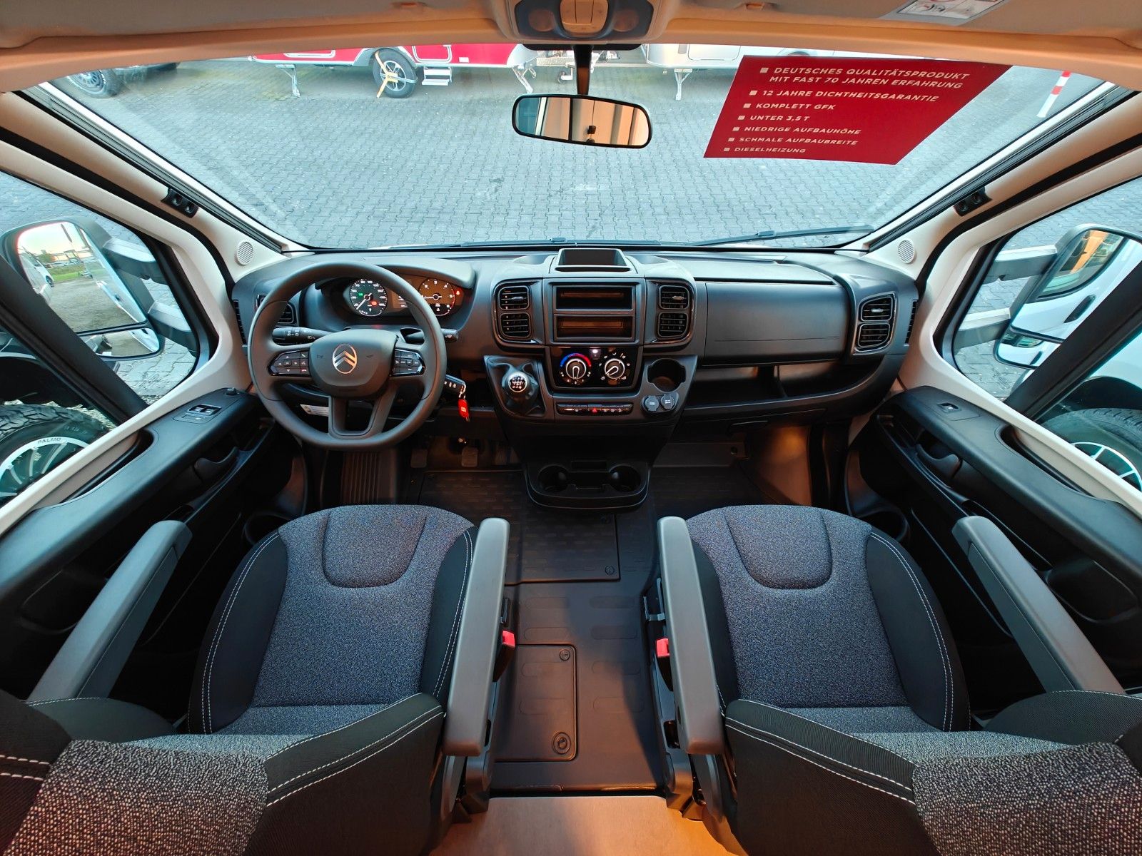 Fahrzeugabbildung LMC Tracer V 670 - Tracer Van Paket, 140PS, MJ2026 -