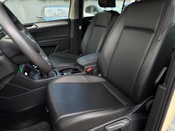 Volkswagen Touran - 11