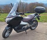 Honda Integra NC 700 D - BENZIN ROLLER