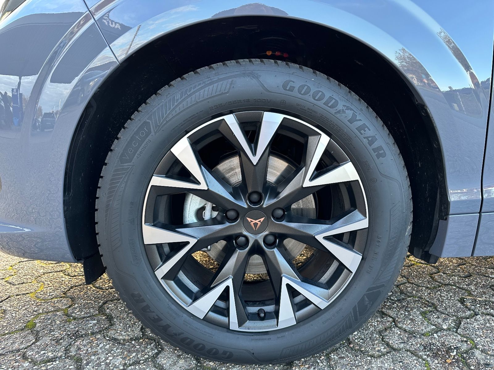 Fahrzeugabbildung CUPRA Terramar 1.5 eTSI DSG Navi/Pano/ACC/LED/AHK/GJR