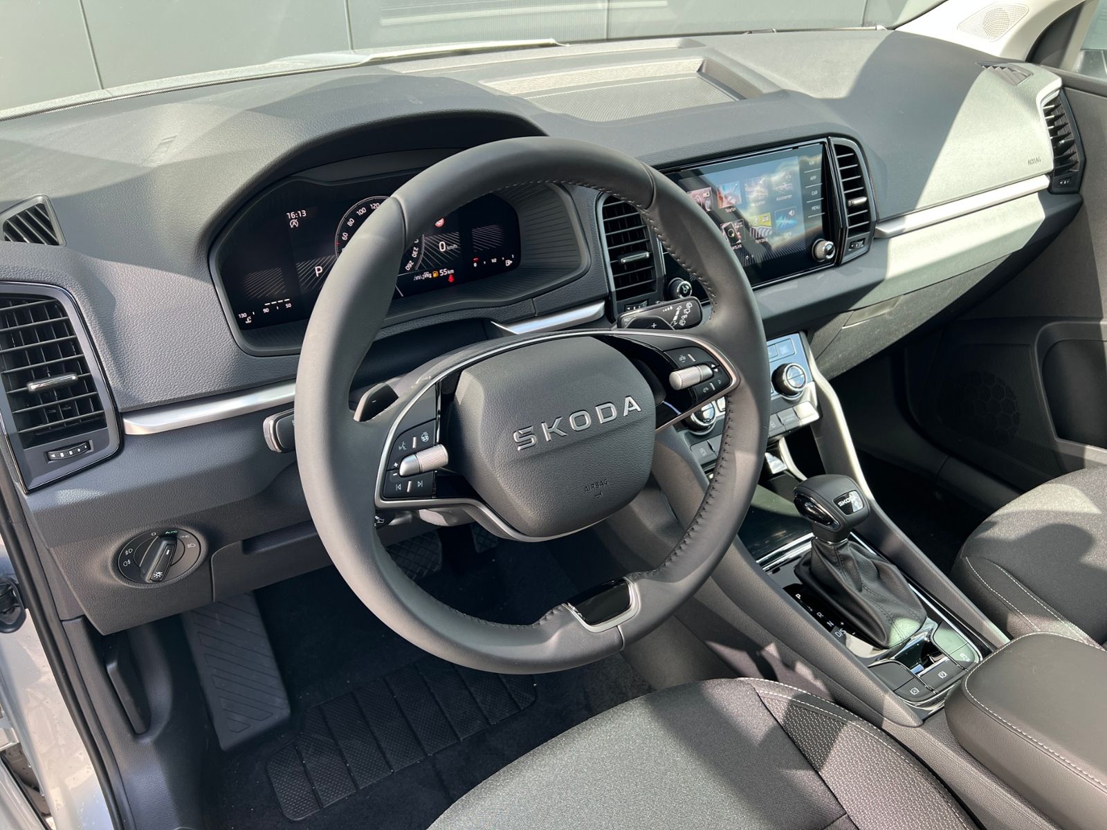 Fahrzeugabbildung SKODA Karoq Selection 1.5 TSI DSG *AHK, LED, ACC, 18"L