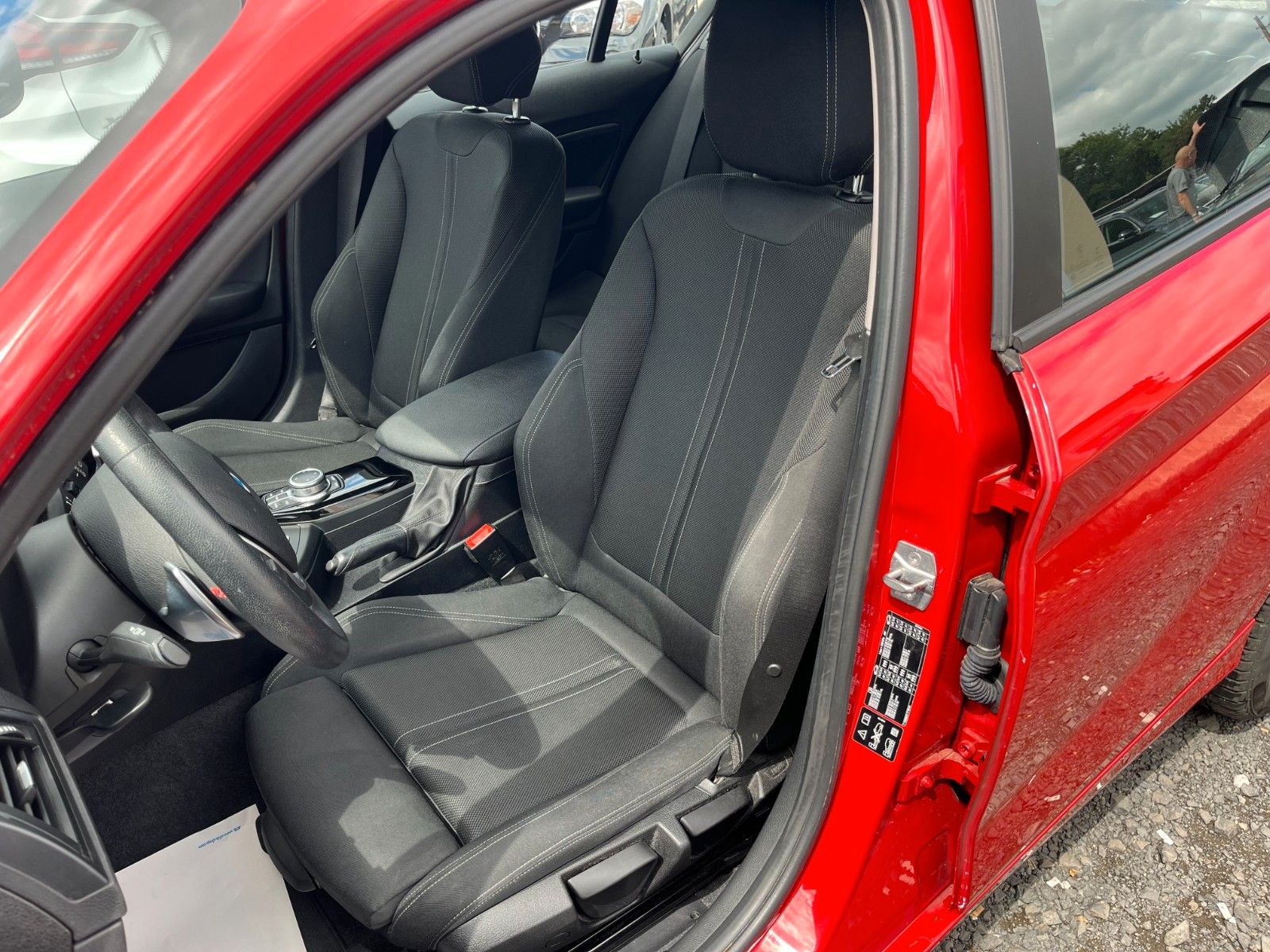 Fahrzeugabbildung BMW 120d xDrive SPORT LINE Sport-Aut Navi LED Kamera