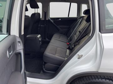 Volkswagen Tiguan - 12