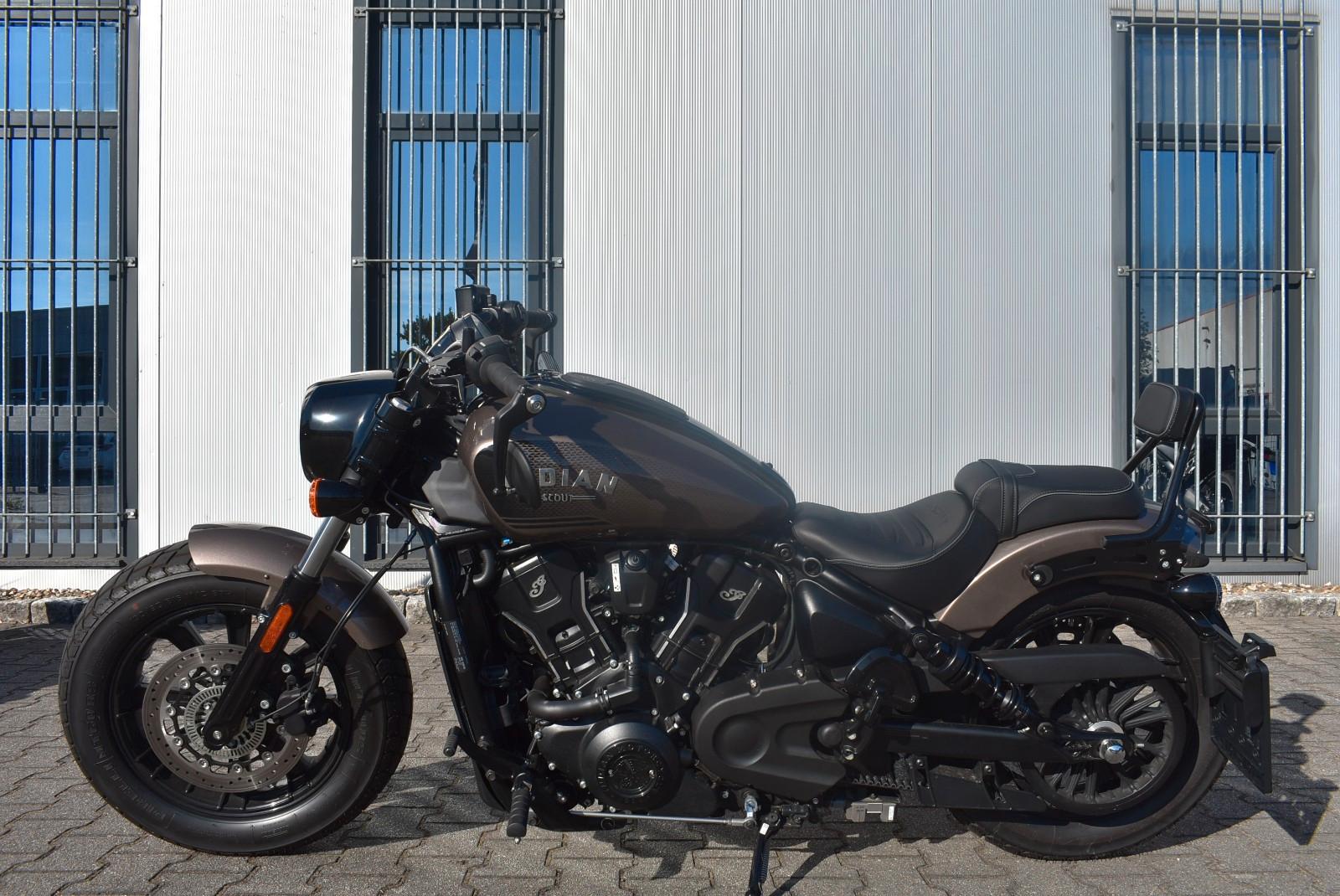 Indian Scout Bobber Li+Tech J&H Auspuff Beifahrerpaket