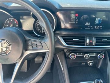 Alfa-Romeo Stelvio - 12