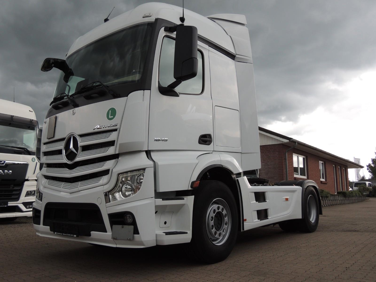 Mercedes-Benz 1845 StreamSpace/Retarder/2 x Tank