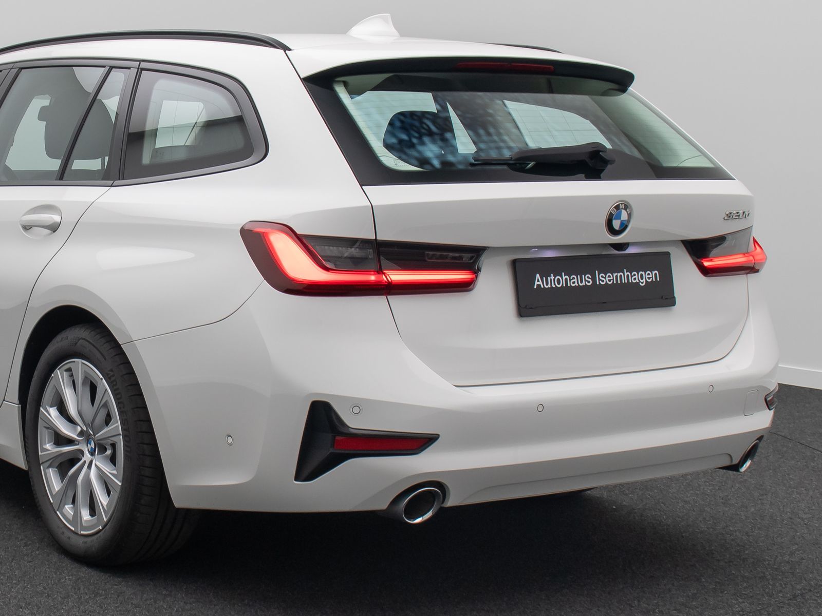 Fahrzeugabbildung BMW 320d Advantage GeschwindigReg Kamera DAB LED 17"