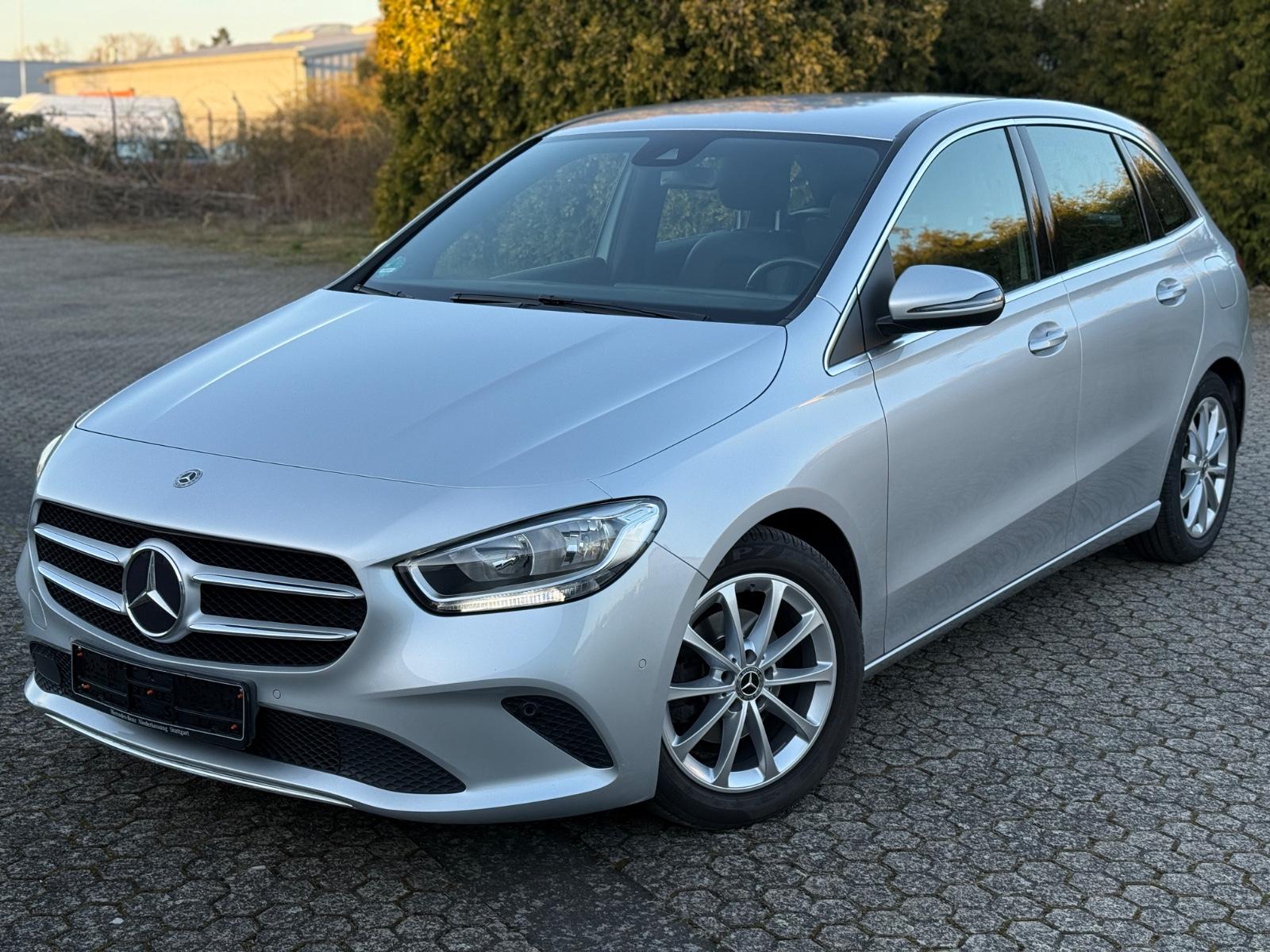 Mercedes-Benz B 180 * PROGRESSIVE * AUTOMATIK * NAVI * TÜV NEU