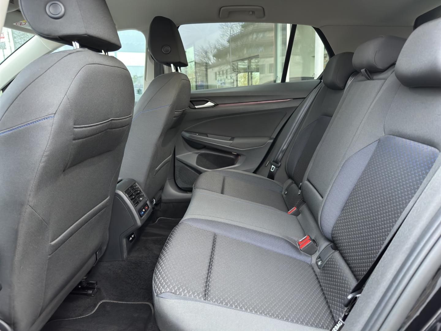 Fahrzeugabbildung Volkswagen Golf United VIII UNITED 1,5 l TSI,Navi,Rückf.-Ka
