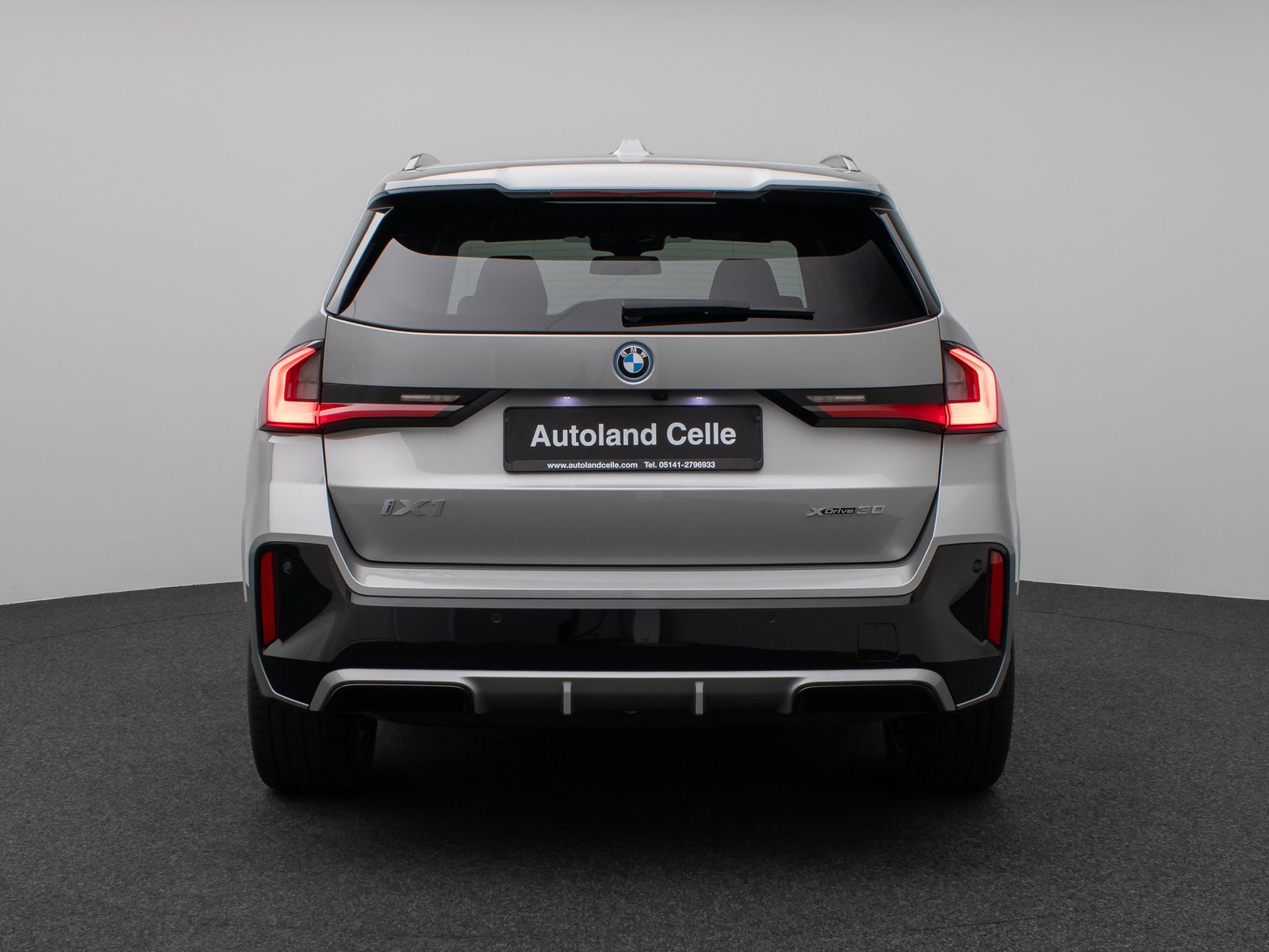 Fahrzeugabbildung BMW iX1 xD30 M Sport DAB Panorama Kamera Komfort 19"