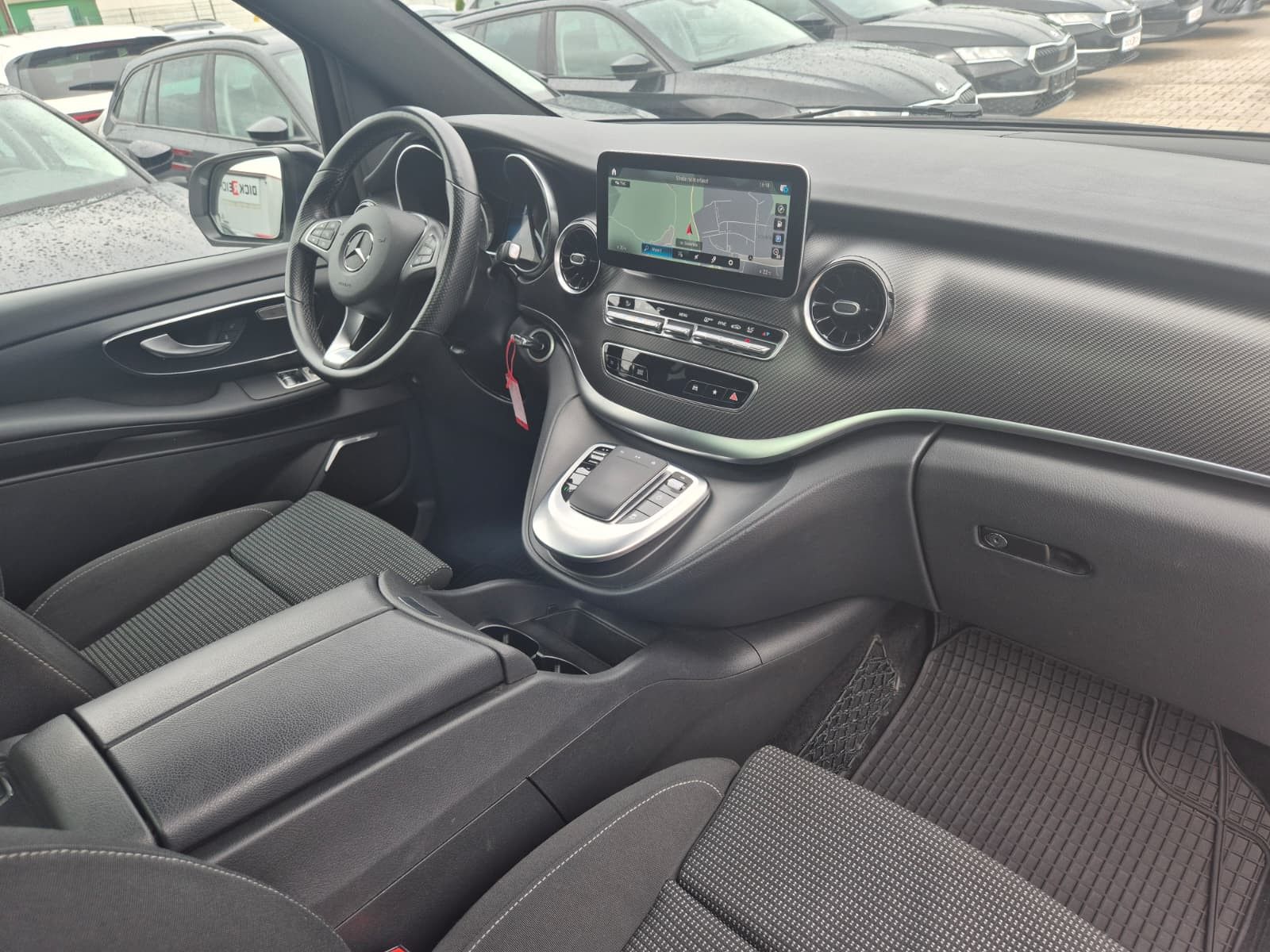 Fahrzeugabbildung Mercedes-Benz V 300 d 4MATIC lang AMG PANO*Mittelkonsole*AHK