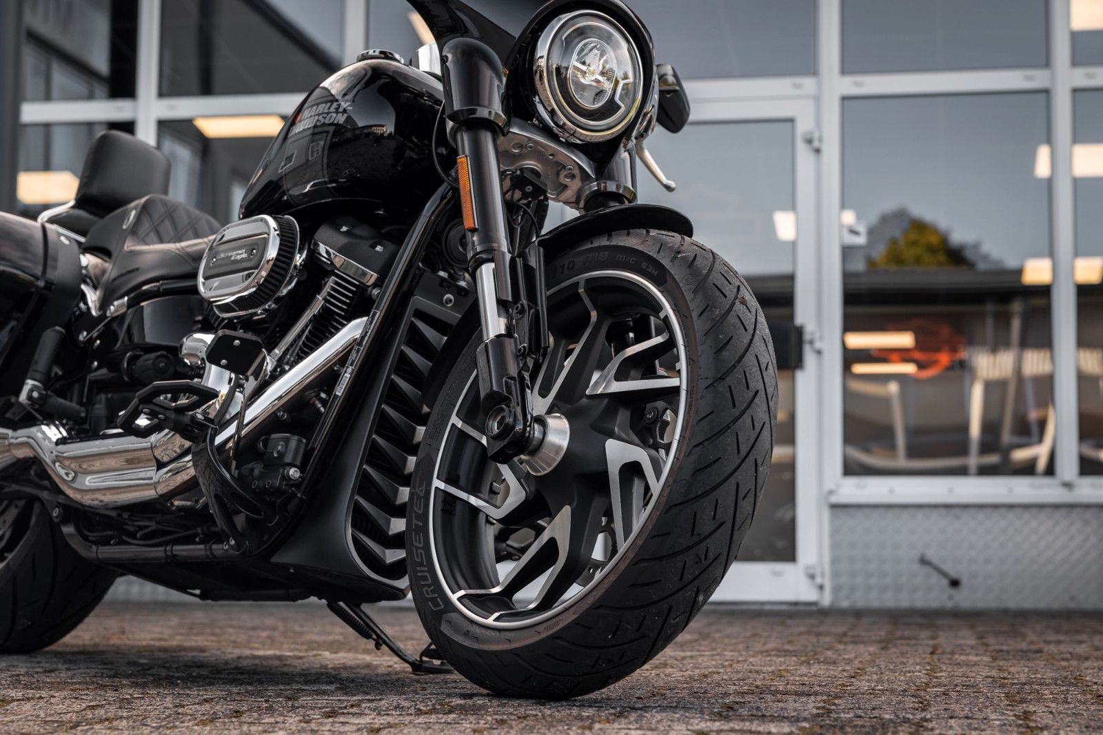 Fahrzeugabbildung Harley-Davidson FLSB Sport Glide Softail - JEKILL & HYDE STAGE 1