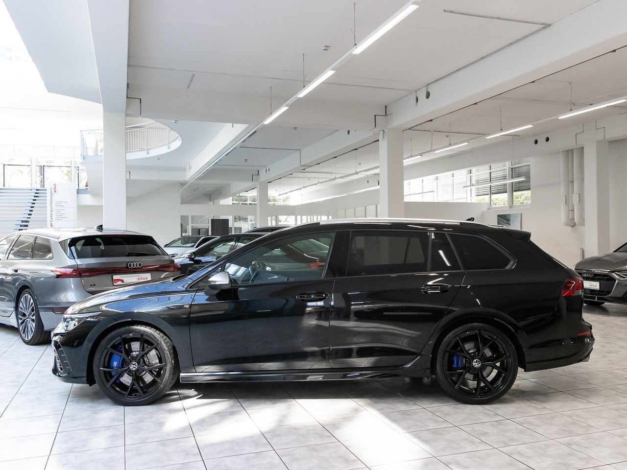 Volkswagen Golf VIII R Variant 2.0 TSI 4M Pano Leder DCC foto 3