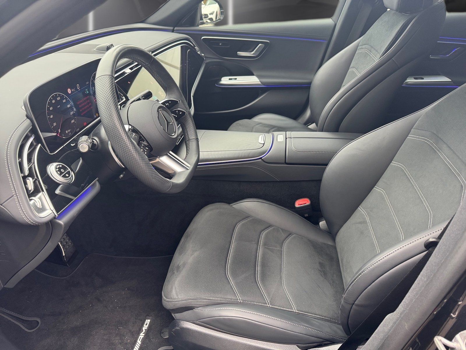 Fahrzeugabbildung Mercedes-Benz E 200 T AMG Adv.*MBUX-Superscreen*DISTRONIC*LED*