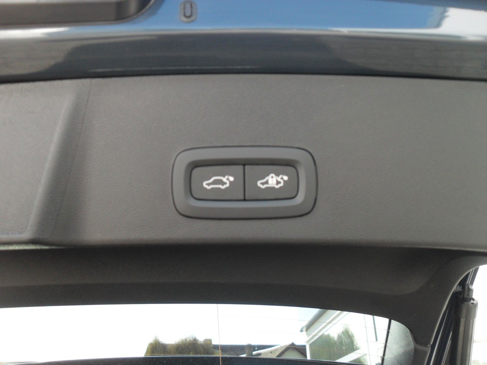 Fahrzeugabbildung Volvo XC 40 Ultra Dark 2WD