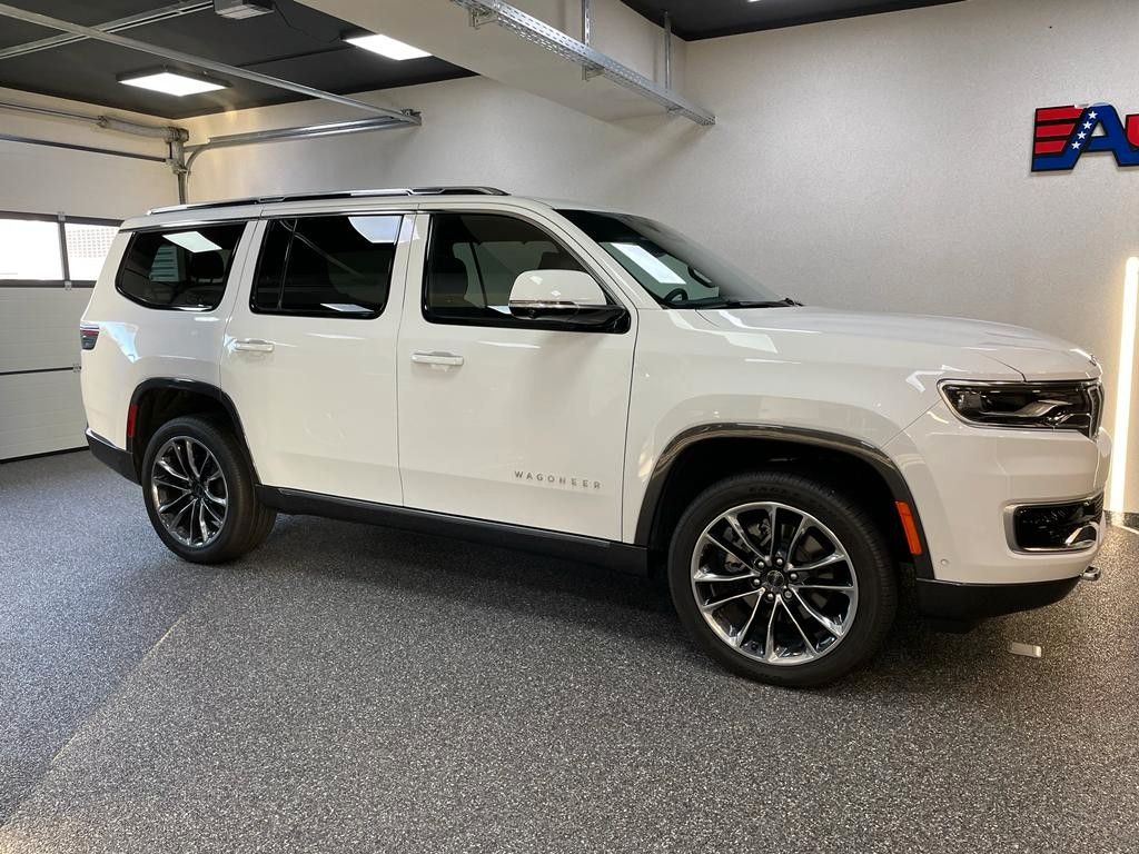 Fahrzeugabbildung Jeep WAGONEER SERIES III E-TORQUE 5.7L-V-8 McIntosh