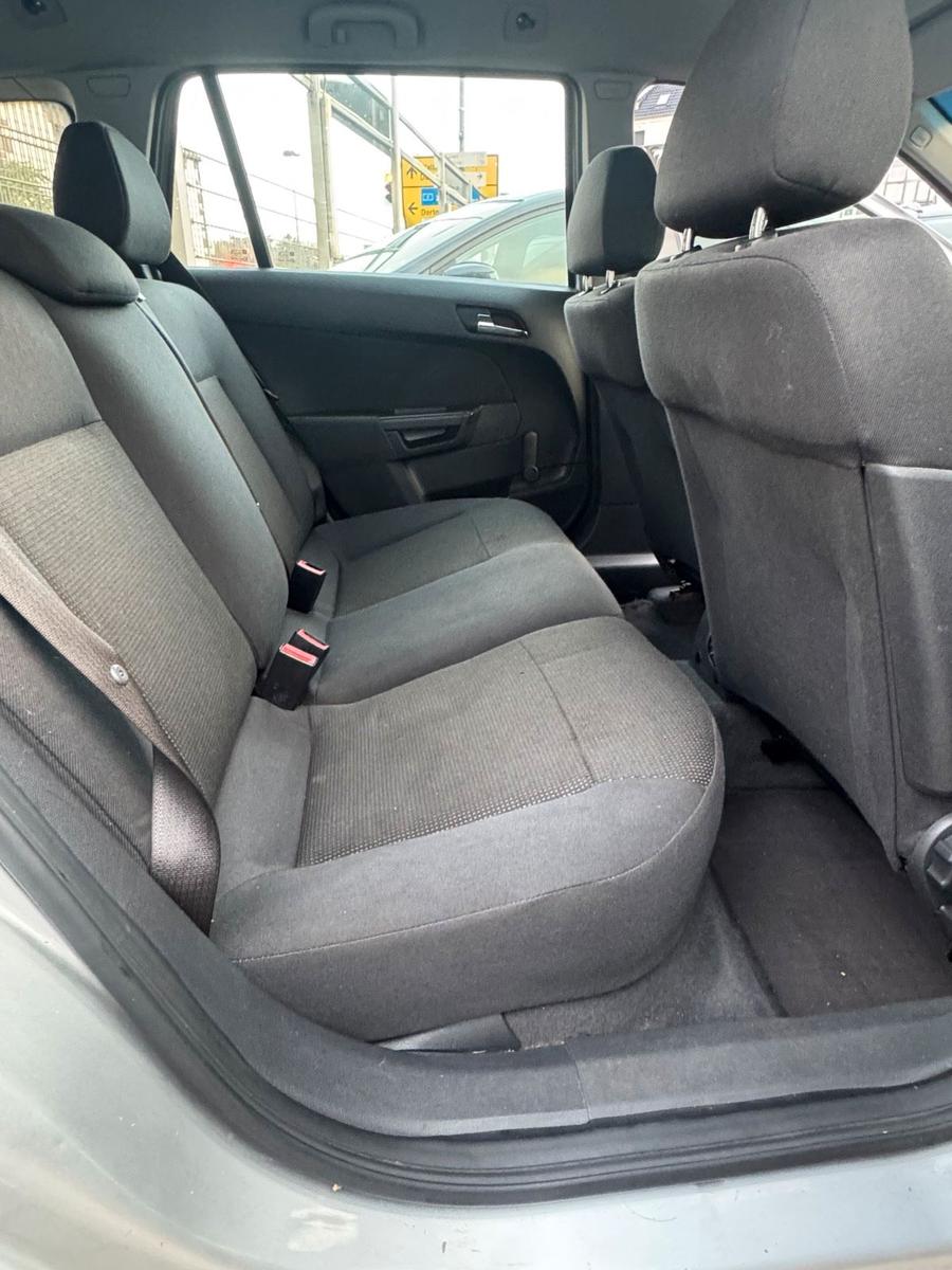 Opel Astra 2008 — photo 11