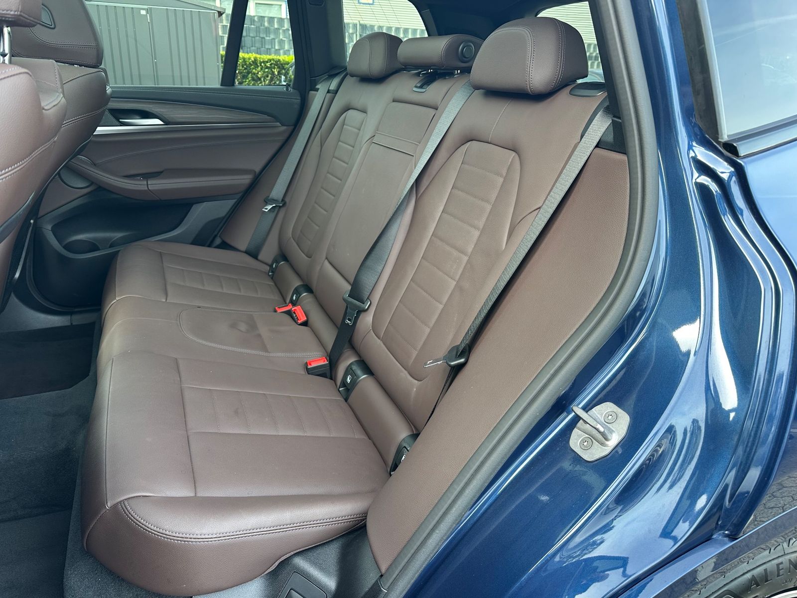 Fahrzeugabbildung BMW iX3 Impressive M-Sport NAV+LED+PANO+AHK+HUD+20ZO