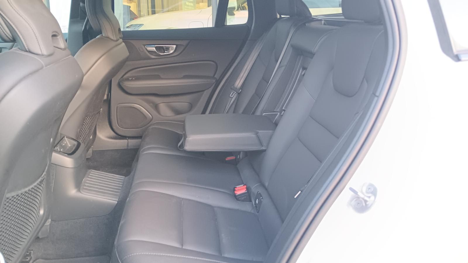 Fahrzeugabbildung Volvo V60 T6 Recharge AWD Plus Dark