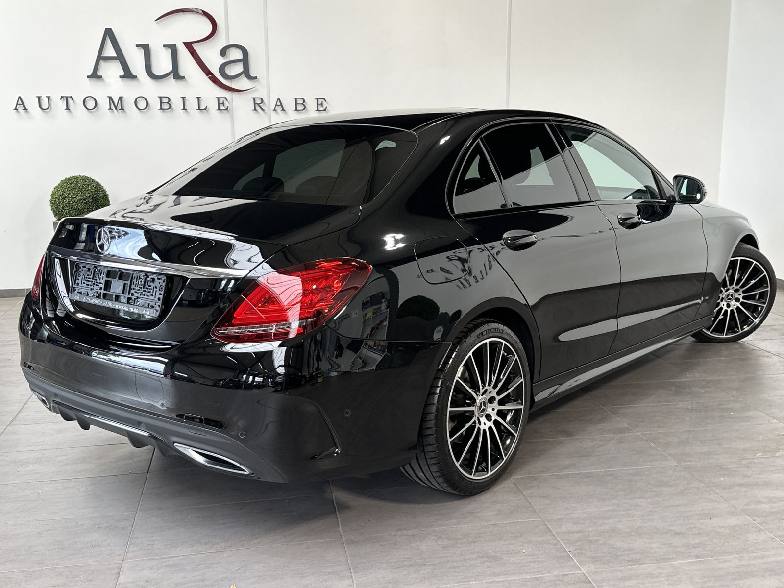Fahrzeugabbildung Mercedes-Benz C 220d AMG-Line NAV+LED+AHK+PANO+19ZO+DISTRONIC