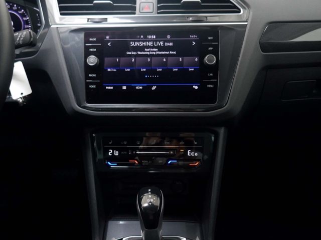 Fahrzeugabbildung Volkswagen Tiguan  Elegance 1.4 TSI eHybrid LED AHK RFK ACC