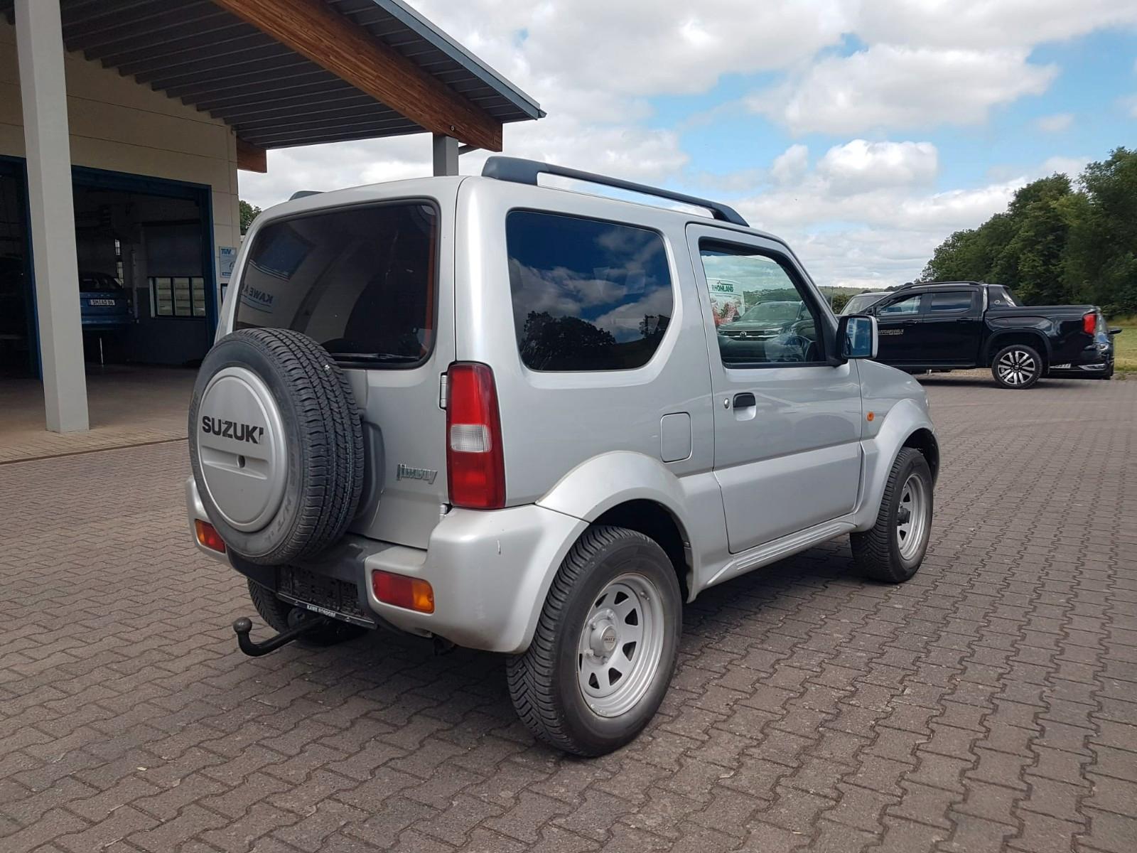 SUZUKI JIMNY 1.3 86 ch - 4X4 - BVM - ATTELAGE - CLIMATISATION