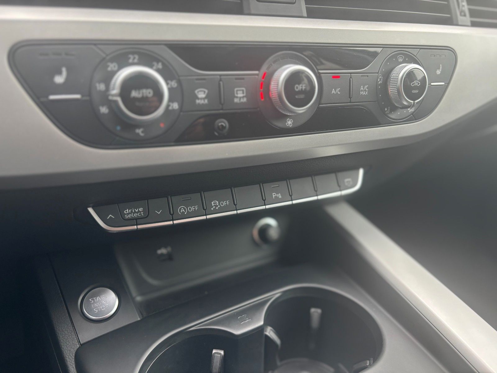 Fahrzeugabbildung Audi A4 Avant 40 TFSI quattro basis