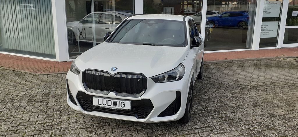 Image of BMW iX1