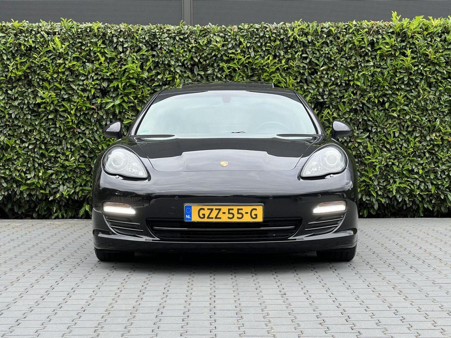 PORSCHE PANAMERA - 4S 4.8 - 400 CV -  PANORAMA -BVA - PACK SPORT CHRONO - TOIT OUVRANT