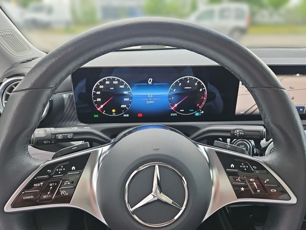 Fahrzeugabbildung Mercedes-Benz CLA 180 SB Night AHK Pano KeyLess Totwi. Ambie.