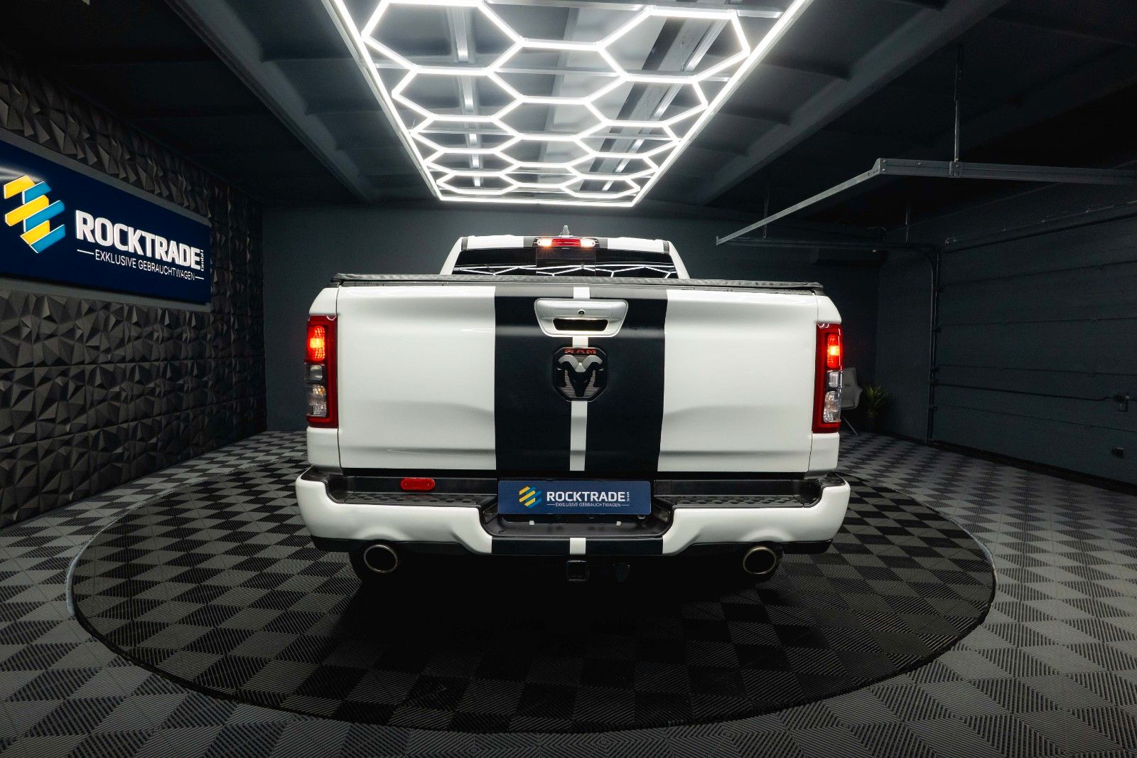 Fahrzeugabbildung Dodge RAM 5.7 V8 HEMI 4x4 LPG Offroad Night-Paket