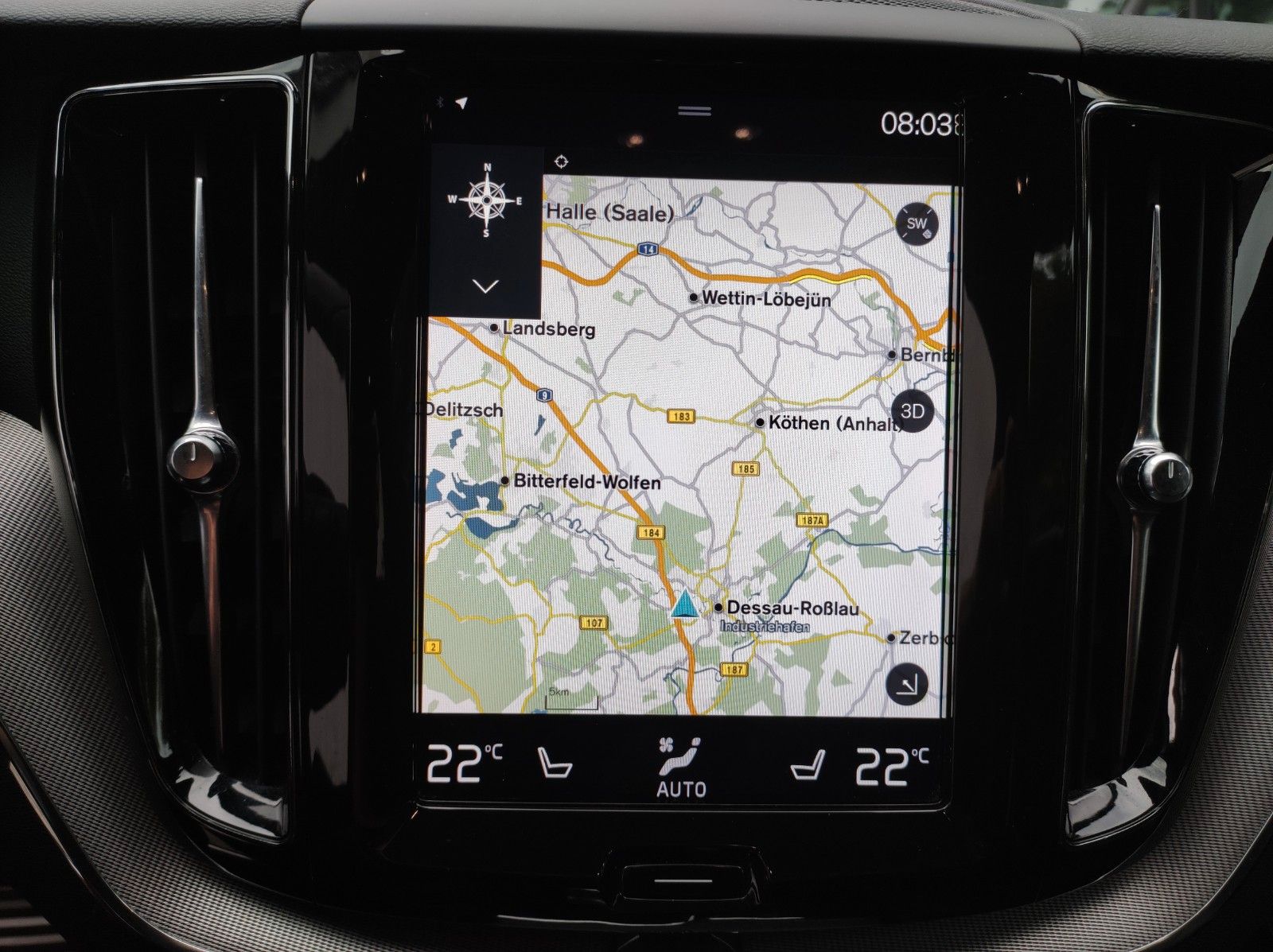 Volvo XC60 R Design PHEV AWD PANO Leder AHK LED Autom foto 17