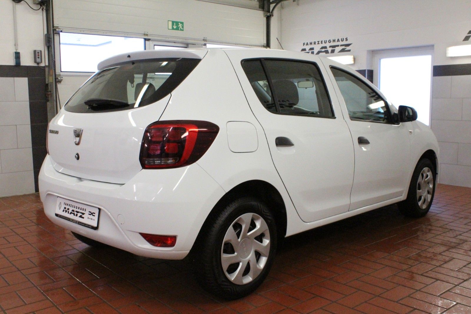 Fahrzeugabbildung Dacia Sandero TCE 100 Eco G*Klima*Radio/CD*LPG