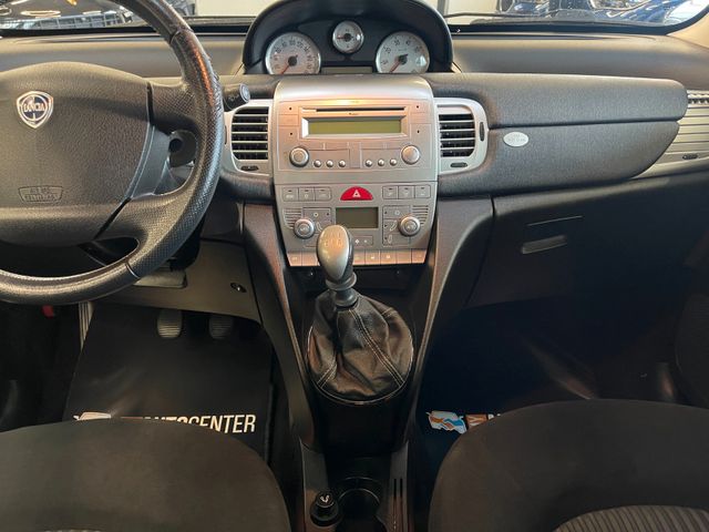 Lancia Ypsilon 1.4 8V Oro *KLIMAAUT.*2.HD*TÜV 062027*