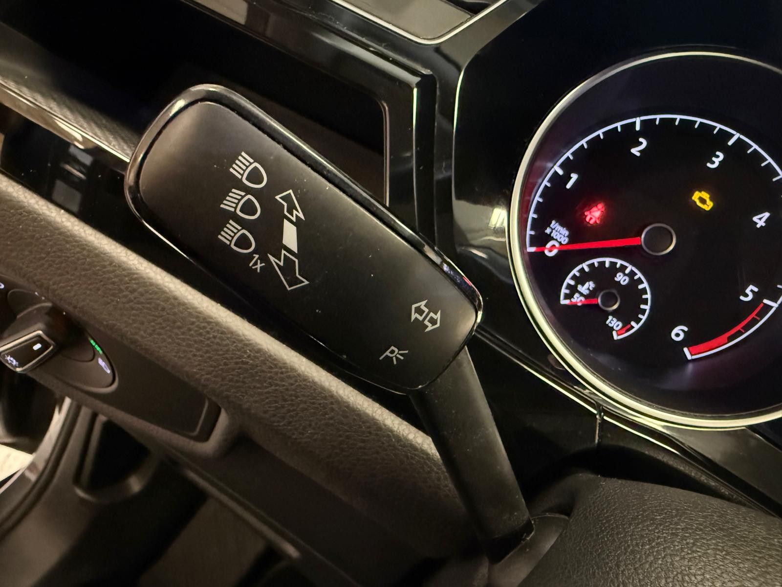 Fahrzeugabbildung Volkswagen Touran Comfortline BMT 7.SITZER/ SCHECKHEFT/ AHK