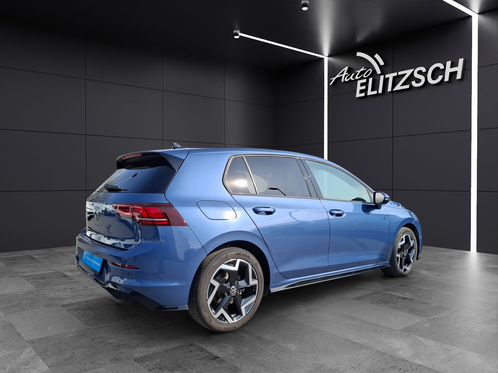 Fahrzeugabbildung Volkswagen Golf VIII TSI R-Line LED APP AID ACC RFK SH LHZ